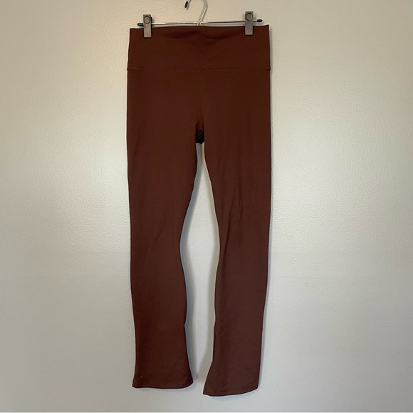 Fabletics | Define PowerHold® Split Hem Legging in Cacao Brown - Picture 4 of 14